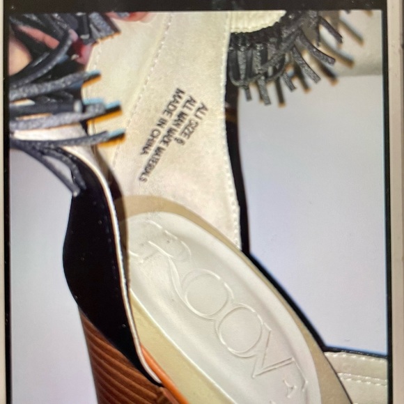 Groove Ali Chunky Block 4" Heeled Sandal Black - Picture 9 of 12